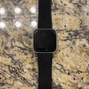 Fit Bit Versa Lite With Original Charger